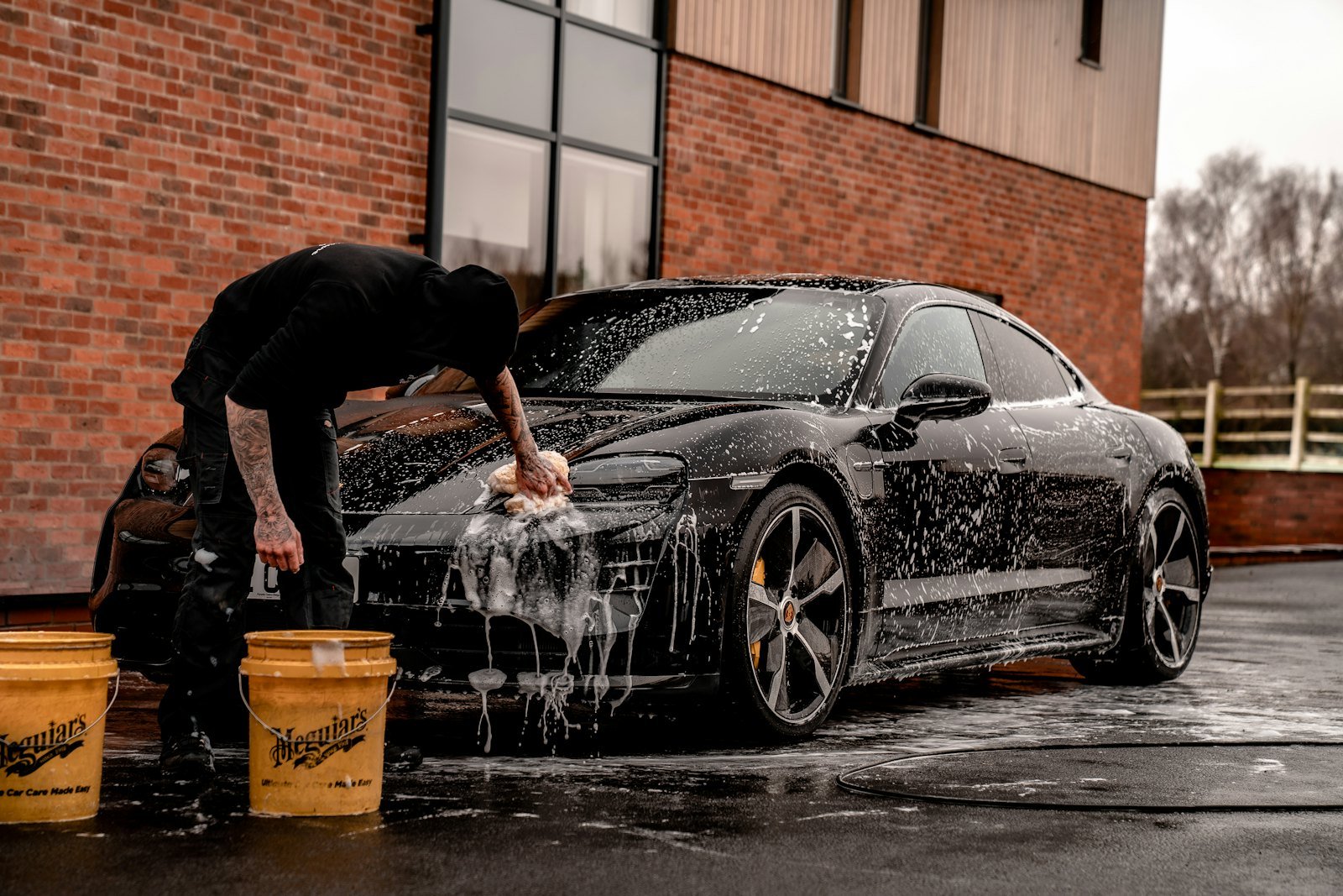 Lavado de coche a mano premium en Petrer